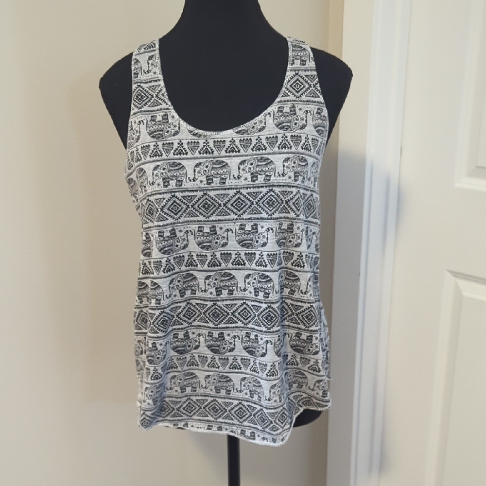 🌺3/$10🌺 Elephant Print Gray Soft Tank Top, Medium
